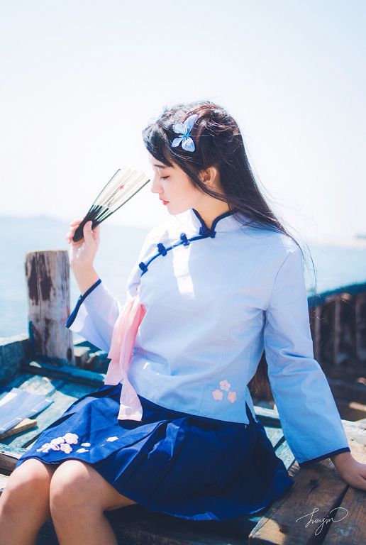 是誰(shuí)在阡陌旁徘徊